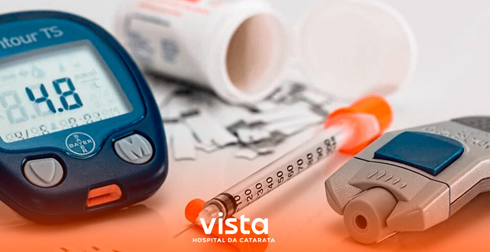 A diabetes é uma doença causada pela produção insuficiente ou a má absorção de insulina em nosso organismo. A substância é responsável por regular a glicose no sangue, o que nos dá energia.